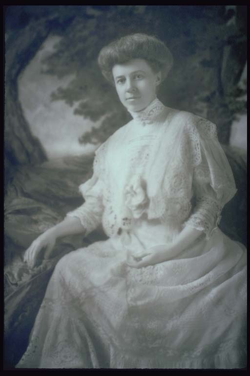 Elizabeth Lockwood Hubbard in 1900
